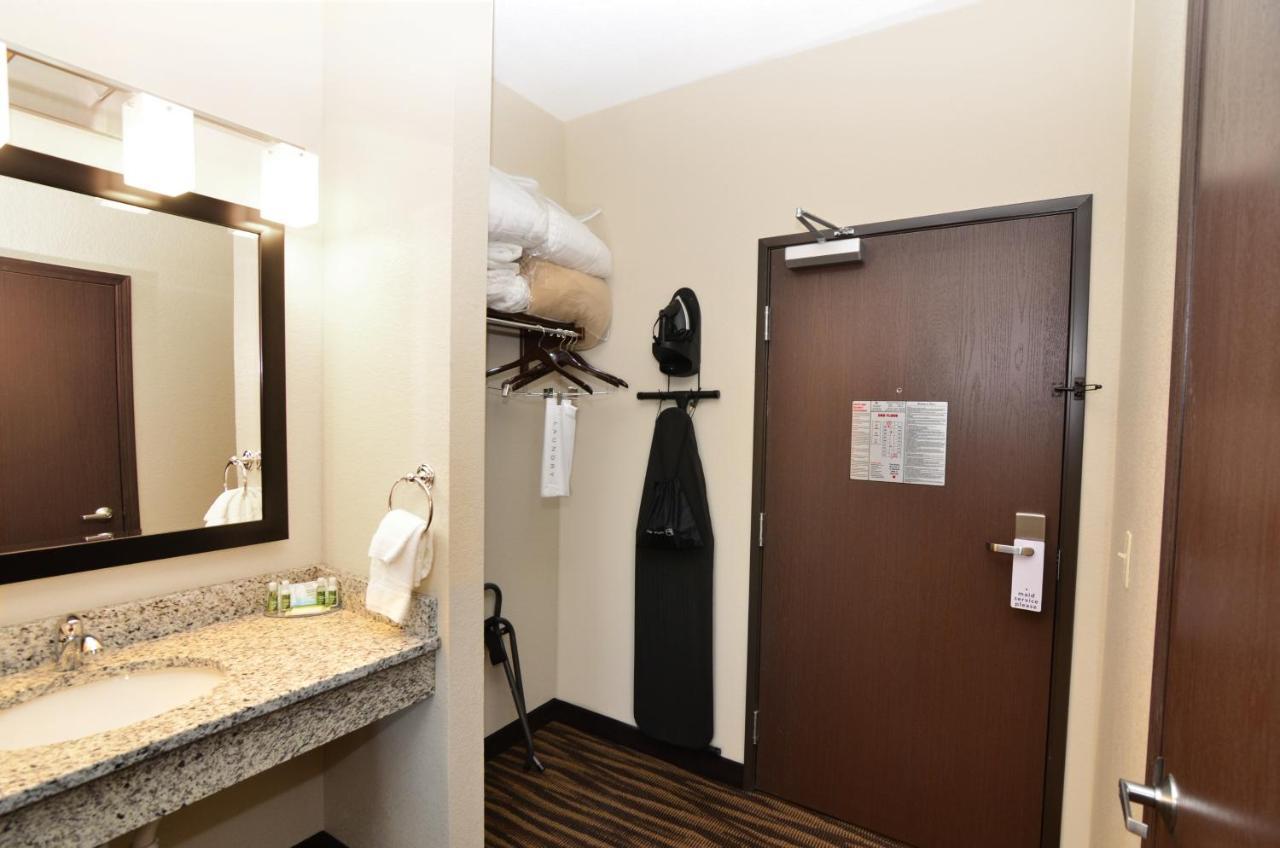 Cobblestone Inn & Suites - Manning Eksteriør billede
